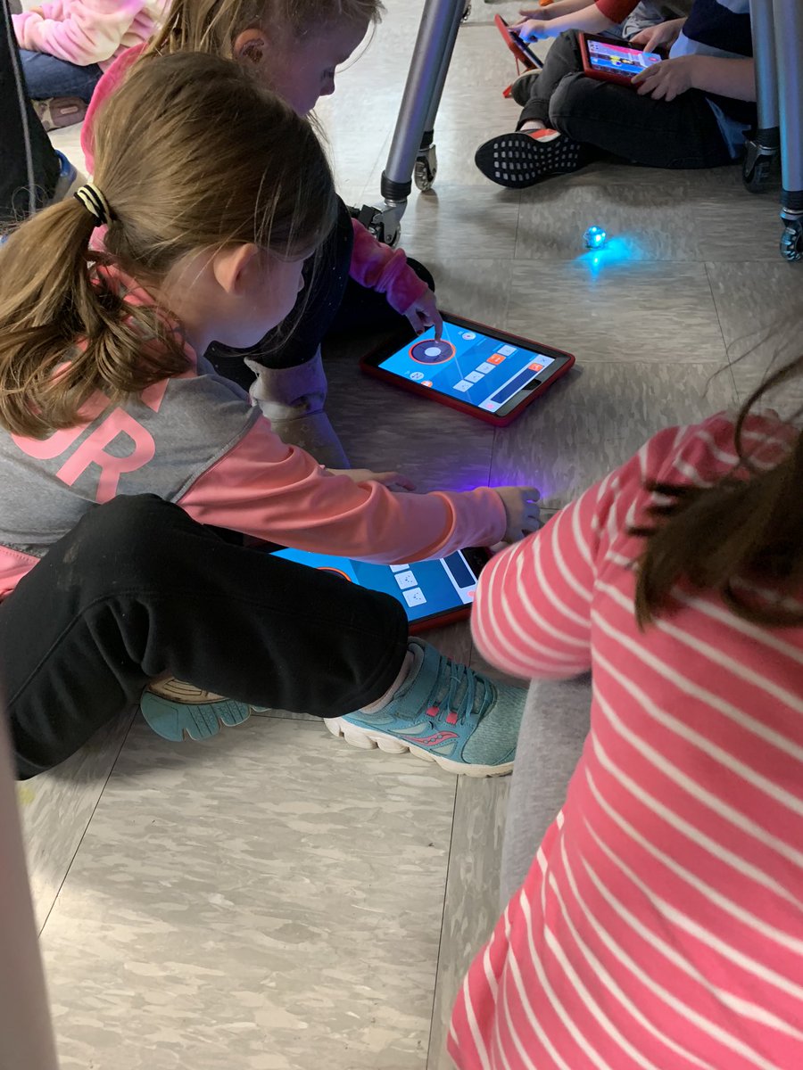 LeRoySTEM's tweet photo. @Ozobot fun with #LESSTEM students https://t.co/kSXMc9w8hU