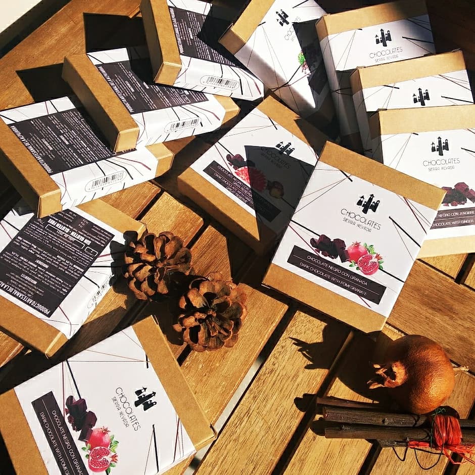 ChocolatesSN's tweet photo. Si tienes que preparar un regalo especial para cualquier evento en CHOCOLATES SIERRA NEVADA hemos pensado en ti y hemos creado nuestra nueva linea de tabletas de 75 grs especial para un presente inolvidable y personalizado. no lo dudes llamanos al 607938954 y te informaremos https://t.co/gXiXyJ0GDL