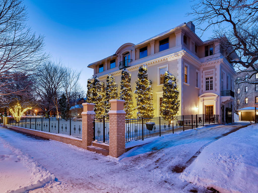 thehivemn's tweet photo. Open House at 421 Summit Ave this Thursday, March 5 from 4-6pm. Hosted by Oliver Ellis!
#condoforsale #buyhomesgiveback #luxurycondo #elevatoraccess #saintpaul #minnesota #twincities https://t.co/ALDH7gWLXO