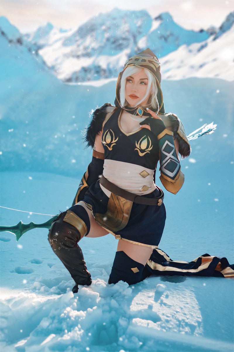 ri_care's tweet photo. Queen of the Freljord ❄️ 

Cosplay made by me 
Lingerie by FDCosplayStudio
📸 by @CassiePhotog 

Do you prefer the in or out look? 👀

Help me warm up by RTing 🔥 https://t.co/NNNbKIjz3I