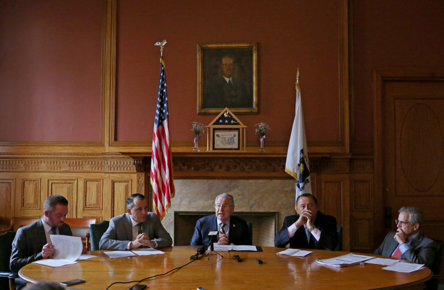 SmartLinesInc's tweet image. Need more #revenue? Then a pass a sports betting bill: ow.ly/johh50yzVBI #sports #sportsbetting #betting #legislation #law