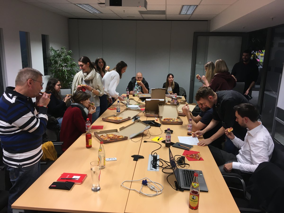 BenjaminUlsamer's tweet photo. Ein lehrreicher #socialmedia Abend des SoMe Stammtisch Nürnberg bei @Proact_de geht zu Ende. 🥰 DANKE für die offenherzige Runde & das Teilen eurer #OnlineMarketing Tool-Tipps. 🙏 Es war mir wieder eine große Freude, euer Gastgeber gewesen zu sein 🤗 #proact #teamproact #danke https://t.co/GMfIDOzm9W