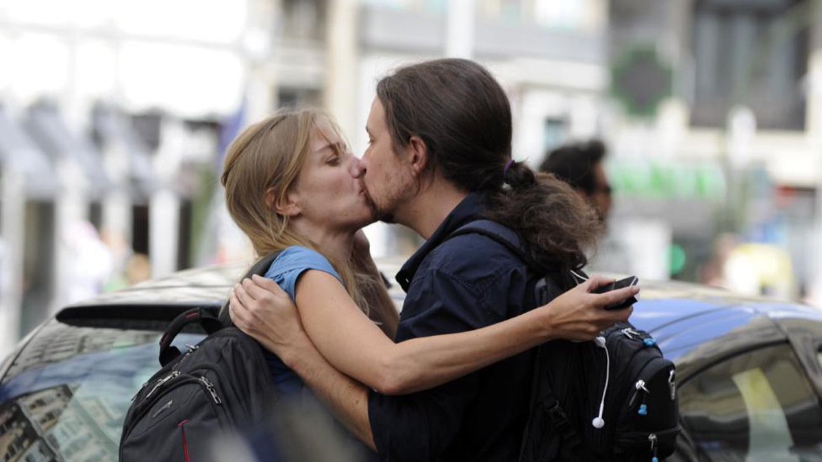 CristinaSegui's tweet photo. “Sola y borracha quiero volver a casa” para pasar el trago rápido y que a mí también me ponga un ministerio el macho alfa.... https://t.co/IbqFXaWMKI