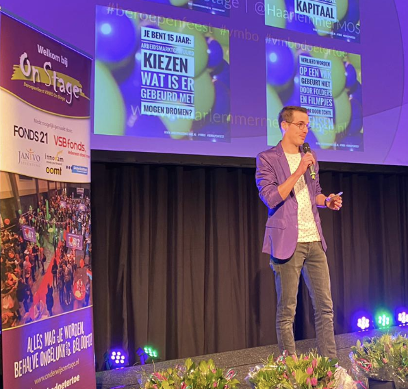 VMBOOnStage's tweet photo. On Stage MC's van het eerste uur én in meerdere regio's: @danielstaakman > @HoutenOnStage
@bawet > @HaarlemmerMOS 

Check die dresscode ook! 💜💚 #vmbo #beroepenfeest https://t.co/34um4L2tvj