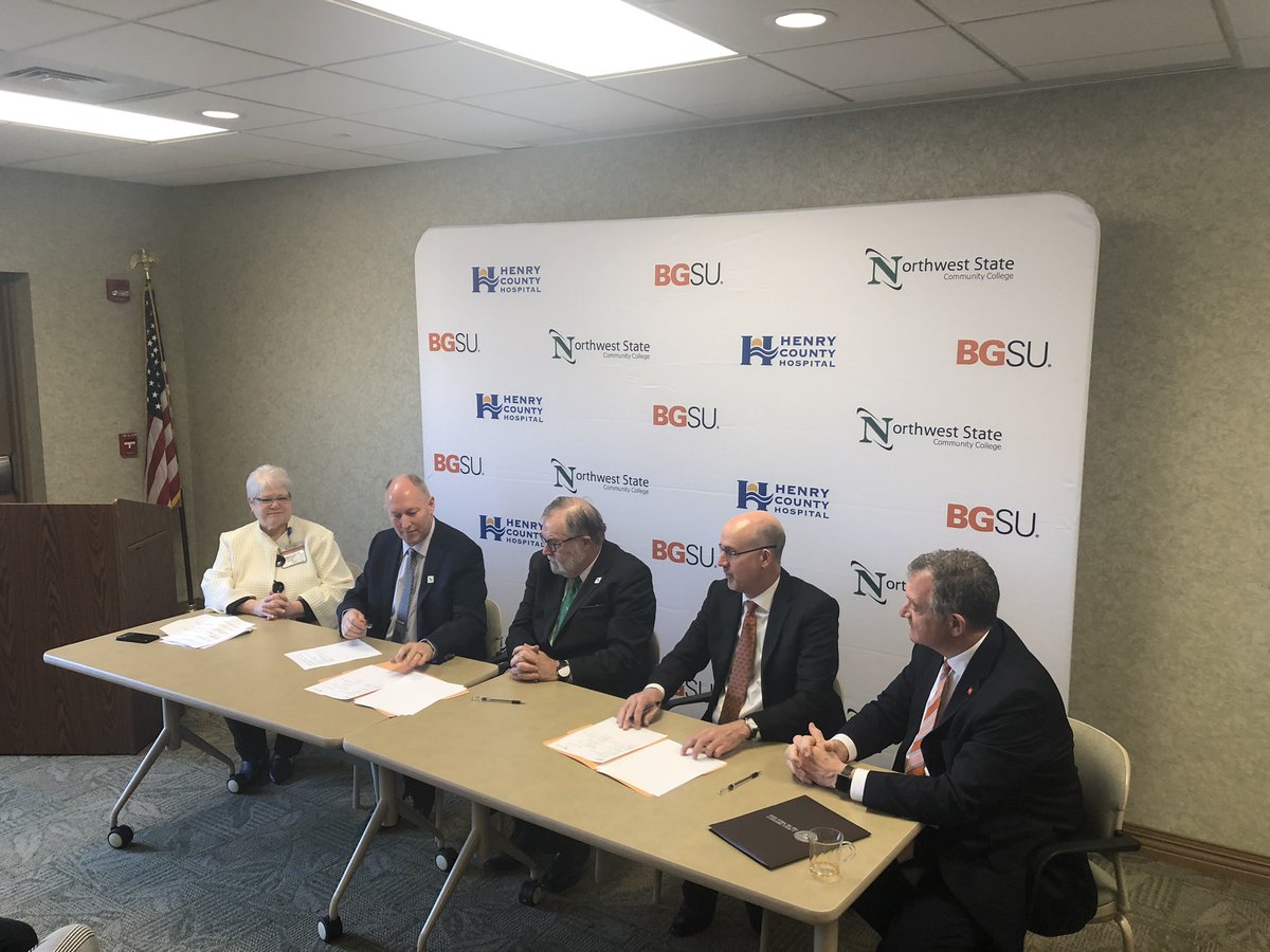 bgsu's tweet photo. Today, BGSU announced a new nursing agreement with @NorthwestState . @Pres_Rogers and @BGSUHHS @DeanJimCiesla joined NSCC President Michael Thomson for the formal signing. Thank YOU to @HCHospital for hosting &amp; the $35,000 donation to support an endowed nursing scholarship! #bgsu https://t.co/vjbb0fEd6O