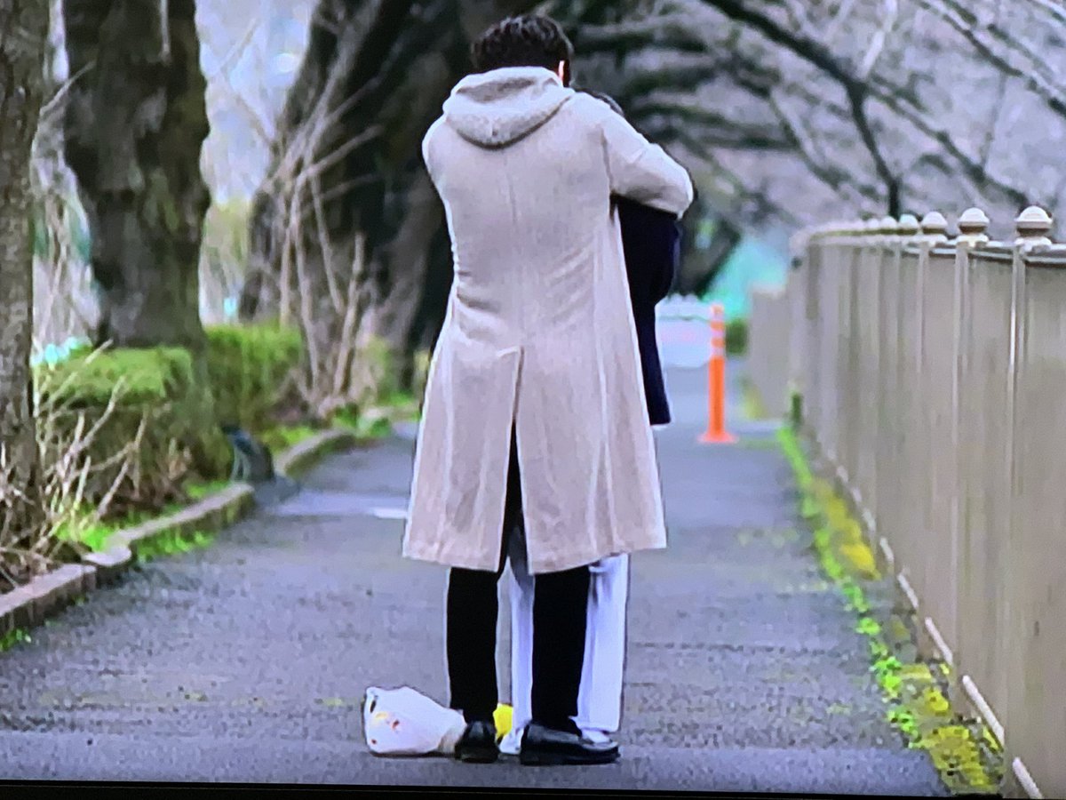 こっちゃん 期間限定アイコン変更中 もう 天堂先生の服装にも心の扉が開いている感を表す様にダークな色合いではなく春に似合う装いになってきている 先生コートは何枚お持ちですか 恋つづ 天堂先生 佐藤健