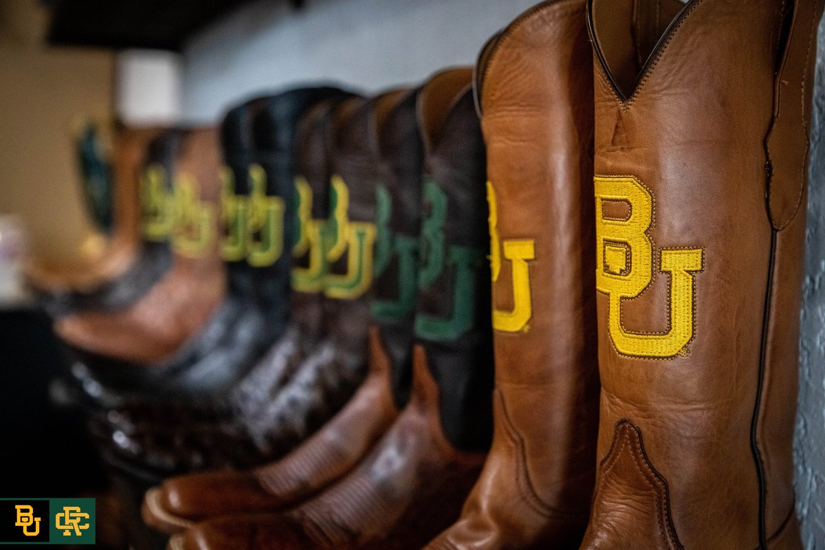 BUFootball's tweet photo. Thanks to @cityranchboot and Baylor Football letterman Jay Kelly, a 1986 BU graduate, for the personal service and a great experience selecting @CoachDaveAranda’s new pair of boots.

#SicEm https://t.co/E2d52l2DKi