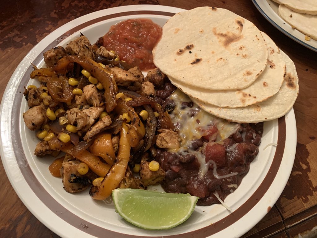 stanton_kitchen's tweet photo. #stantonskitchen #prepatl #food #foodservice #chef #culinary #delivery #catering #atlanta #atl #homemade #delicious #foodie #foodtruck #foodtrailer #tacos #tacotuesday #tuesday #tortilla #chicken #onion #pepper #beans #tomatoes #salsa #lime #good #sogood #smallbusiness #nomnom https://t.co/0SMod9njW0