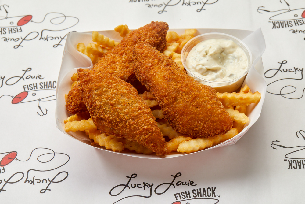 KathyCaseyChef's tweet image. Hooray for #WildAlaskaPollockWeek! #LuckyLouieFishShack is proud to serve wild &amp;amp; sustainable #AlaskaPollock in our signature #FishAndChips w/ #RockTheBoat Tartar - great anytime of the day! #AskForAlaska!