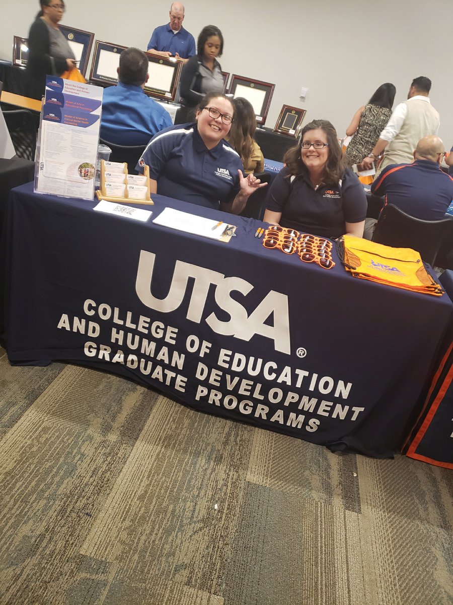 UTSA's tweet image. #UTSA Downtown Campus students are celebrating their upcoming graduation. Come by the Durango Building El Mercado Room before 7pm to get Commencement ready! #UTSAGradFest 🤙🎓