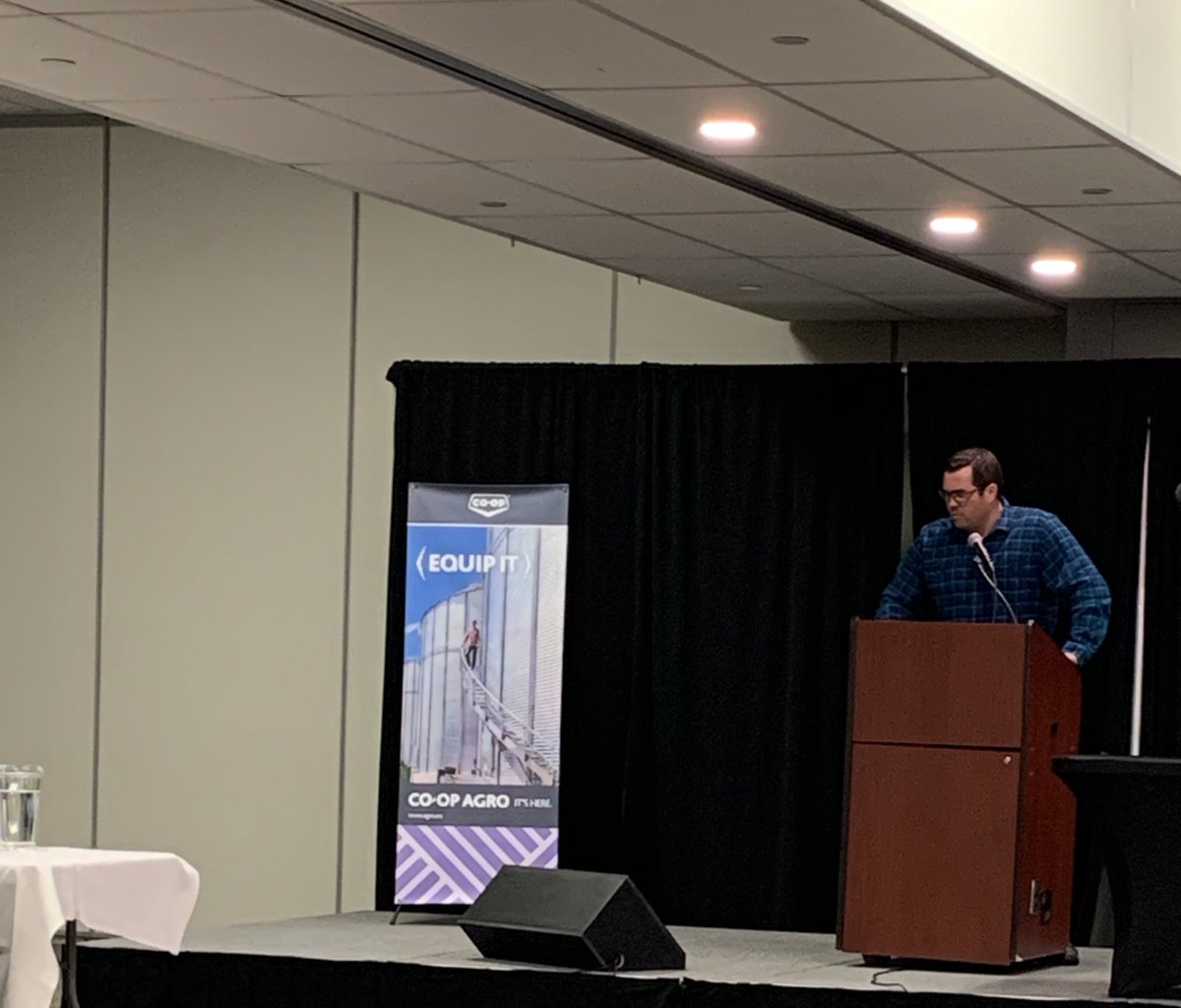 coopagro_crs's tweet photo. @skellerfarms is here to share all of his knowledge on grain drying! #equipsummit20 https://t.co/9XWNmoKqkJ