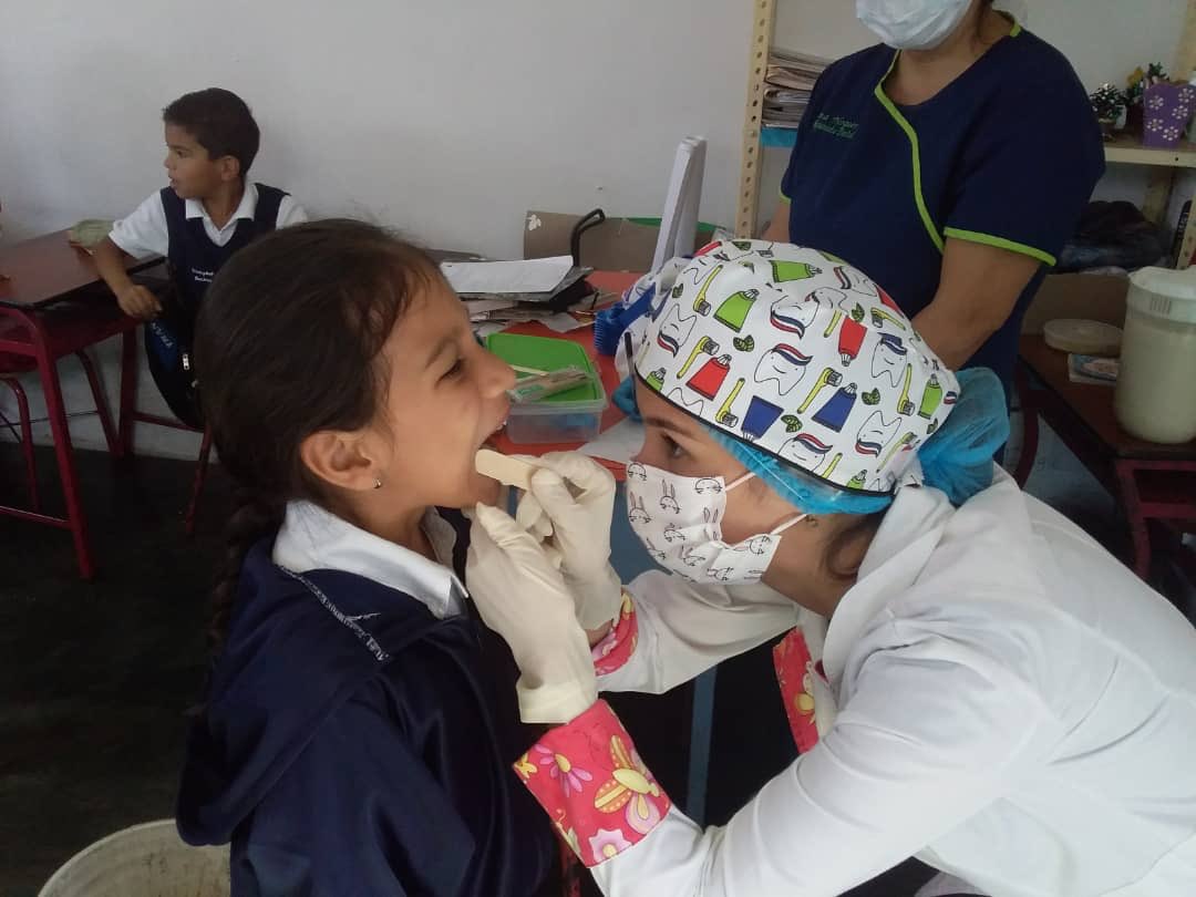 EBDrVillalobos's tweet photo. #3Feb2020 ||Despistaje de caries y sesión educativa sobre la salud bucal. Personal del Ambulatorio Urbano Cordero. @MPPEDUCACION @charlychaves @RosangelaOrozco @JorgePerezVZLA @ZonaEducTachira @SPETachira @RSF74 https://t.co/4vsODM7qFj