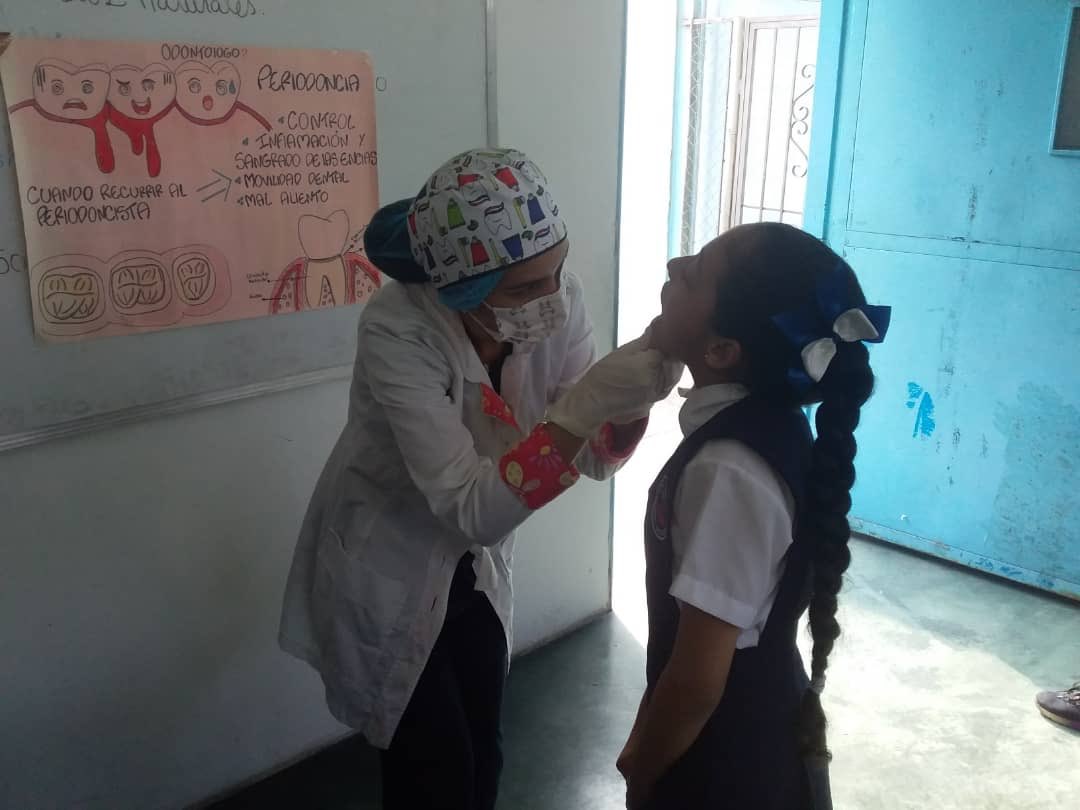 EBDrVillalobos's tweet photo. #3Feb2020 ||Despistaje de caries y sesión educativa sobre la salud bucal. Personal del Ambulatorio Urbano Cordero. @MPPEDUCACION @charlychaves @RosangelaOrozco @JorgePerezVZLA @ZonaEducTachira @SPETachira @RSF74 https://t.co/4vsODM7qFj