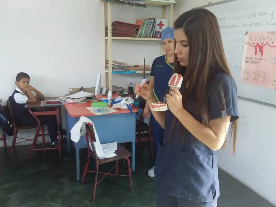 EBDrVillalobos's tweet photo. #3Feb2020 ||Despistaje de caries y sesión educativa sobre la salud bucal. Personal del Ambulatorio Urbano Cordero. @MPPEDUCACION @charlychaves @RosangelaOrozco @JorgePerezVZLA @ZonaEducTachira @SPETachira @RSF74 https://t.co/4vsODM7qFj