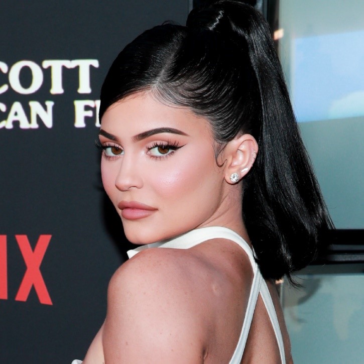 ScalpProvoco's tweet photo. Scalp Micropigmentation is more than just a balding treatment for men. Kylie Jenner may have had #SMP to create the appearance of fuller looking hair #thinning #balding #scalpmicropigmentation #femaleSMP #haircare #kyliejenner #kyliejennerhair https://t.co/S2hWa4MyNC
