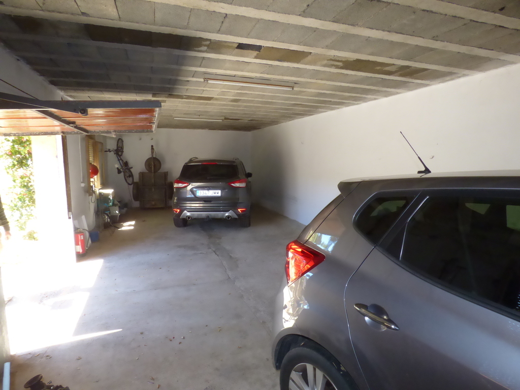 FinquesQuim's tweet image. ¿Quien quiere una finca para ir con amigos y familia? Esta finca tiene 4 viviendas separadas y una zona común para fiestas y celebraciones. ¡Venid a verla os encantara!
Mas información aquí 👉  qoo.ly/34puwd