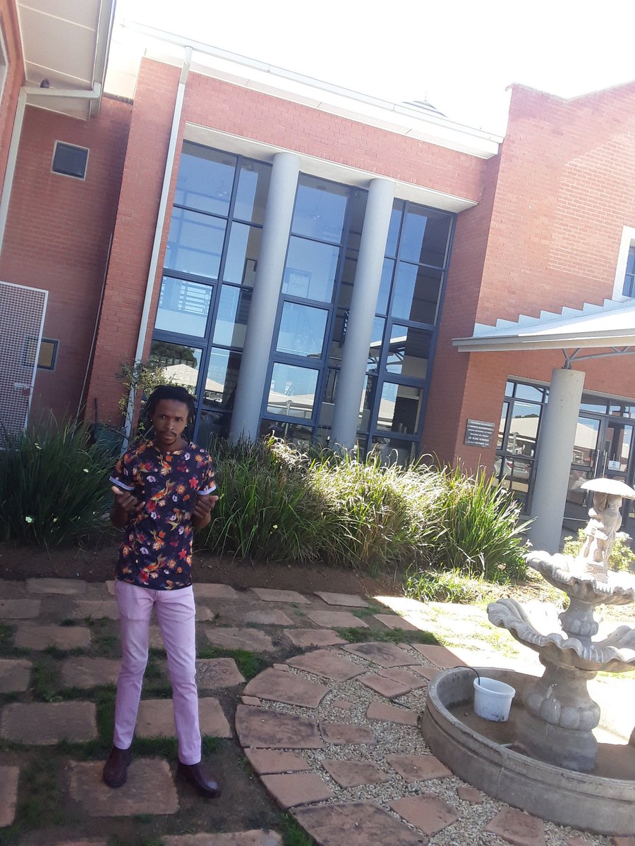 luah1315's tweet photo. At Campus https://t.co/pMVJTEnKJm