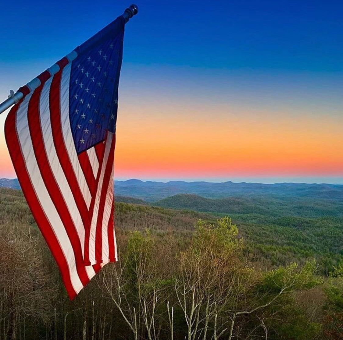 StMichaelsSldrs's tweet photo. #AmericanFlagDay is the perfect excuse to post this beautiful photo! https://t.co/5R72tO6SBV