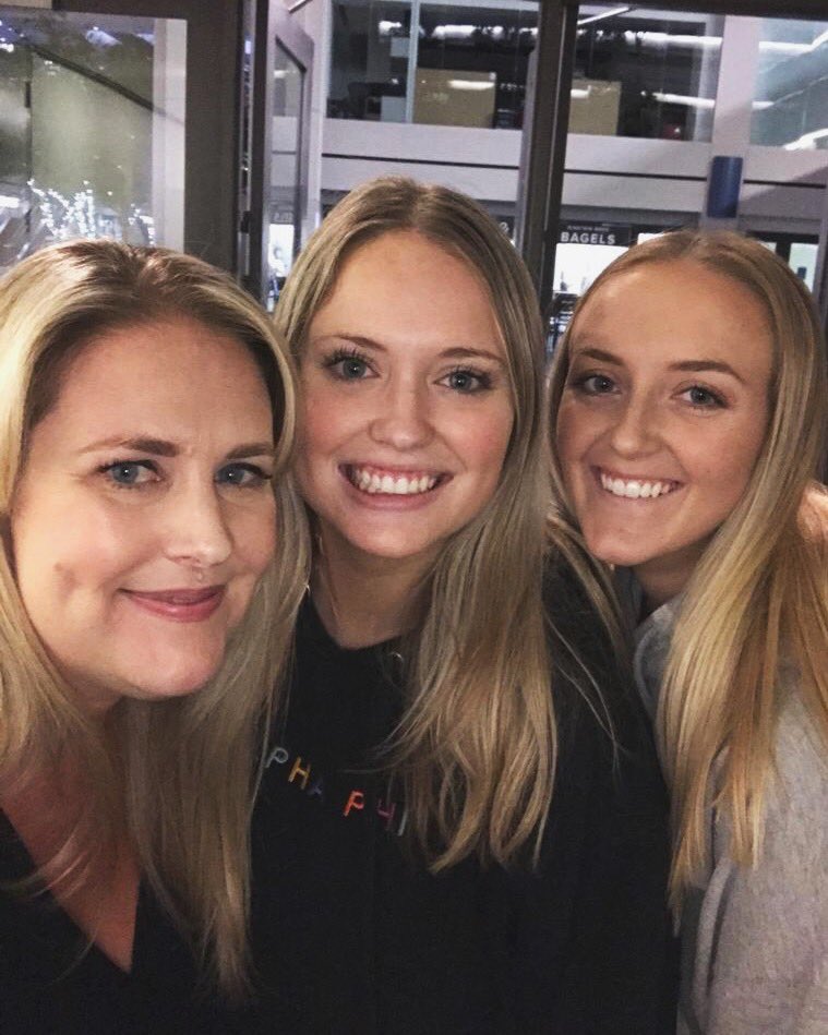 These girls are part of the Select Family. ⁣And just like any real family, if you’re good, mom will come visit you at your school with gifts! 🎁 ⁣
If you want mamma Carrie to come to your chapter meeting and introduce our family, just let us know! 💫🌟✨⁣