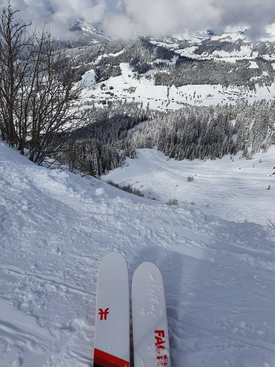 SkyRun74's tweet image. Encore une belle journée...🙏❄😎🤟

#PowPow #PowderAlert 
#MagnifiqueFrance #FreerideSki