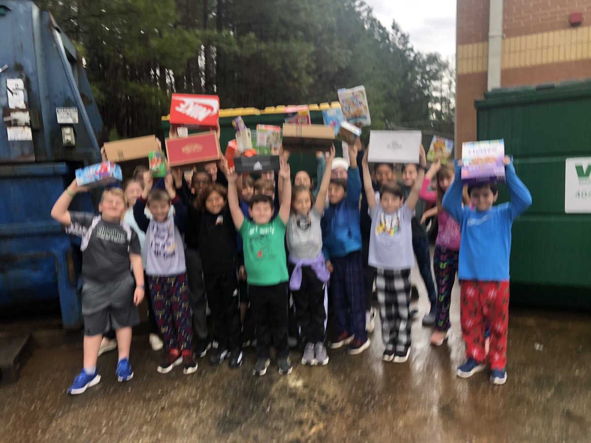 brooksontarget's tweet photo. Today we packed up our fixed mindsets and tossed them! #lovetothinkhere @CobbAlp @bullardbulldogs https://t.co/hYu2kalLQ2