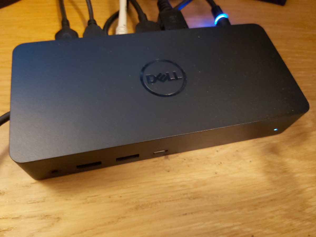 DetKanBliVarre's tweet image. Annorlunda #prepp kanske. Dockningsstation för att enkelt kunna växla mellan jobbdator och privat dator. Många som reser i tjänsten på arbetet så jag ser det inte som otroligt med en &quot;lockout&quot;.
#prepperse