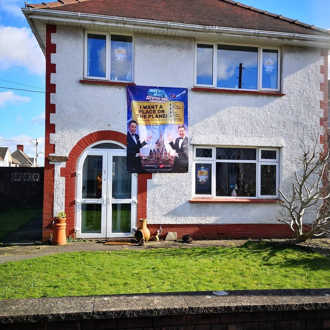 FKPanniers's tweet photo. @VanGough4 I've seen you running past our house, I hope you've seen #brucethebanner! Please give us a retweet. Trying to make people smile! #iwantaplaceontheplane #makingpeoplesmile #bekind @VirginHolidays @antanddec @itvtakeaway https://t.co/BpDW9Rrd5v