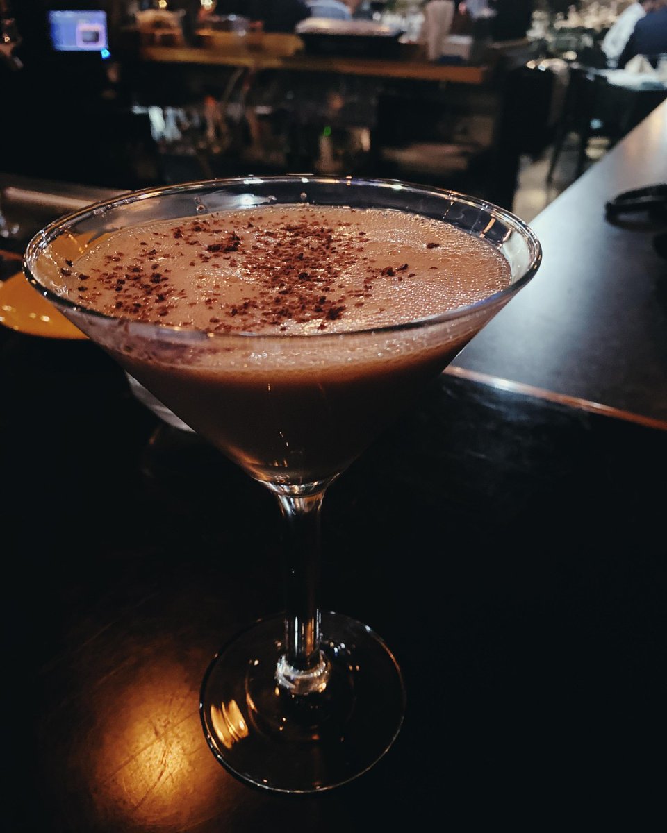 Dessert anyone? We're just sitting here day dreaming about this chocolate martini from Soho's. 🍸🍫