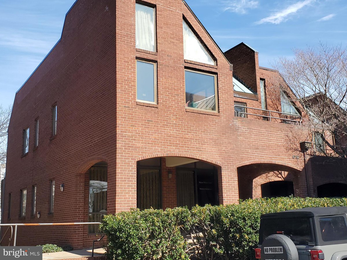 Capitalretail's tweet photo. Located in the heart of McLean between Old Dominion and Rt. 123/ Dolley Madison.Only $500 per month. Easy month to month terms. Includes individual bathroom.
#CommercialProperties
#vacantspaces
#McCleanVA
#officespace
#monthtomonth
#retailspace https://t.co/fvLBXWojnm