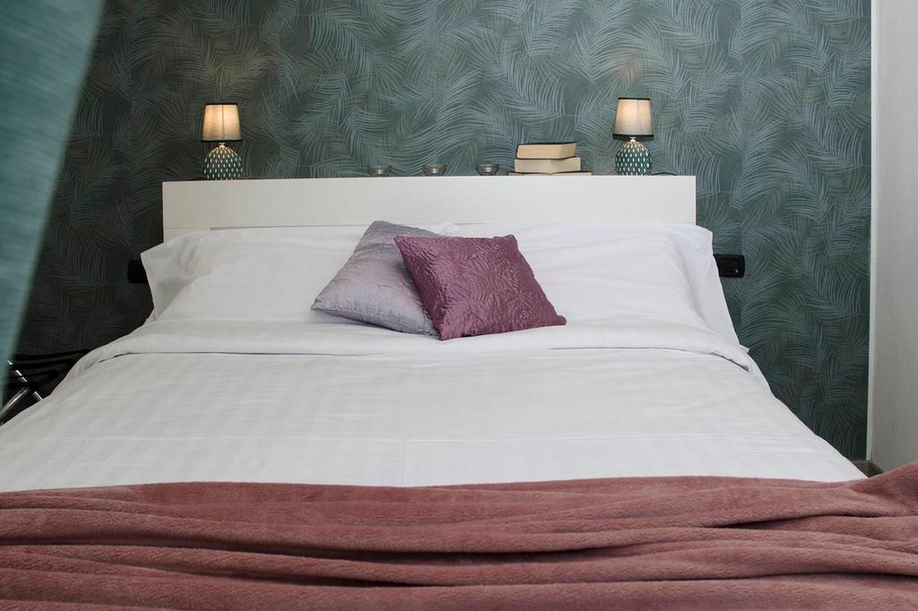 Apartment located on the first floor, with lake view and private parking, equipped with every comfort, Wifi, heating, TV, air conditioning!

👨‍👩‍👧‍👦Sleeps 4
🛏1 Bed
🛁1 Bath

stayaltidoitaly.guestybookings.com/listings/5cd27…

#Altido #StayAltido #ALifeThatIDreamOf #EuropeanHoliday #BookDirect #VisitComo