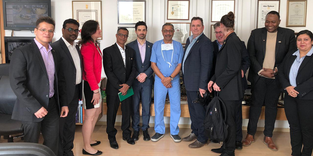 economie_quebec's tweet photo. Jour 2 pour la mission Medical Fair India : les entreprises d'ici font rayonner leur expertise et rencontrent des joueurs clés en #techmed à New Delhi. @Quebec_India
#TheCoolestHotspot | #ExportQc | #Casepasseici https://t.co/Zbd3GdcOVI