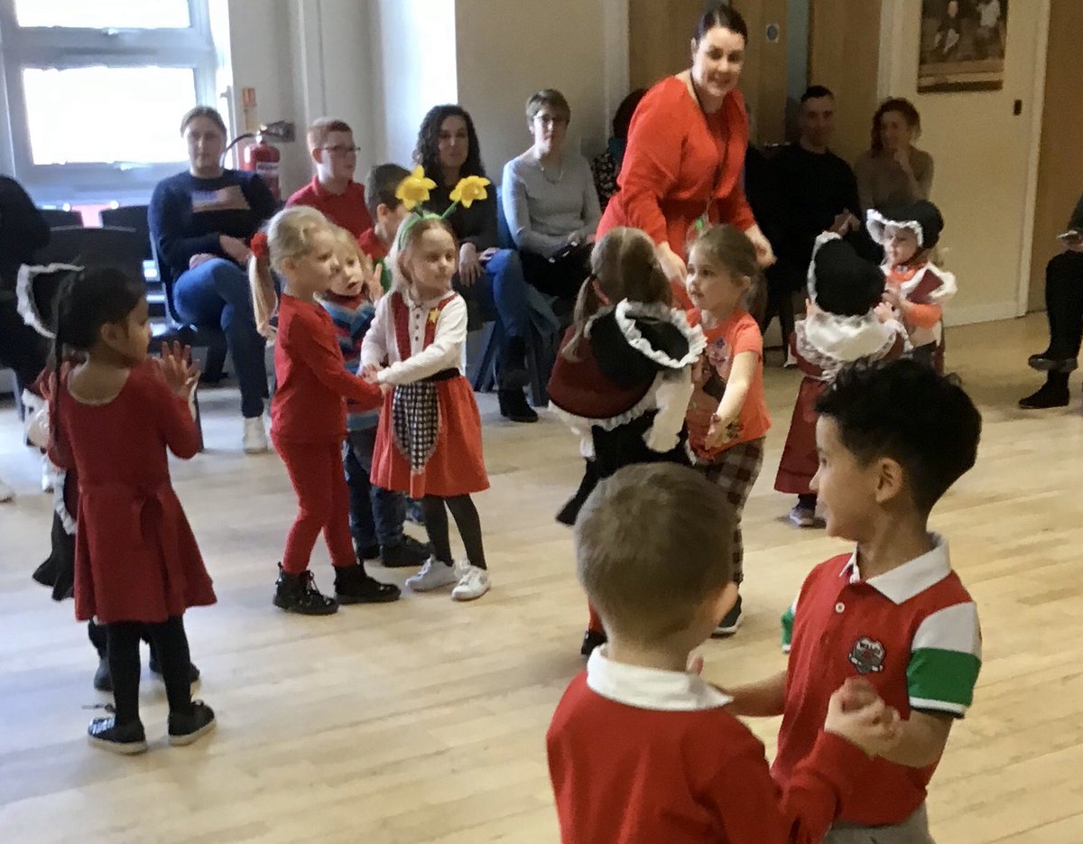 the_ECCC's tweet photo. Lovely to see so many parents at our St David’s Day concert today. The children performed brilliantly #dyddgwyldewi #welshdancing https://t.co/rhQ1LgtmWs