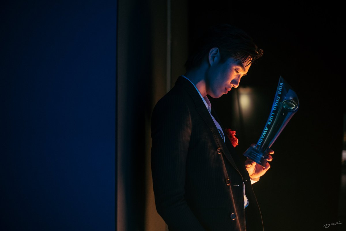 piiazzetta's tweet photo. ยินดีด้วยกะพี่ต่อ กะน้องเฟิร์น ด้วยยยยฮะ แอบไปแชะมานิดนึง #Komchadluekaward16 #thanapob_lee #fernynop #หัวใจศิลา #อารมณ์นิยม https://t.co/5tE0kbRz6B