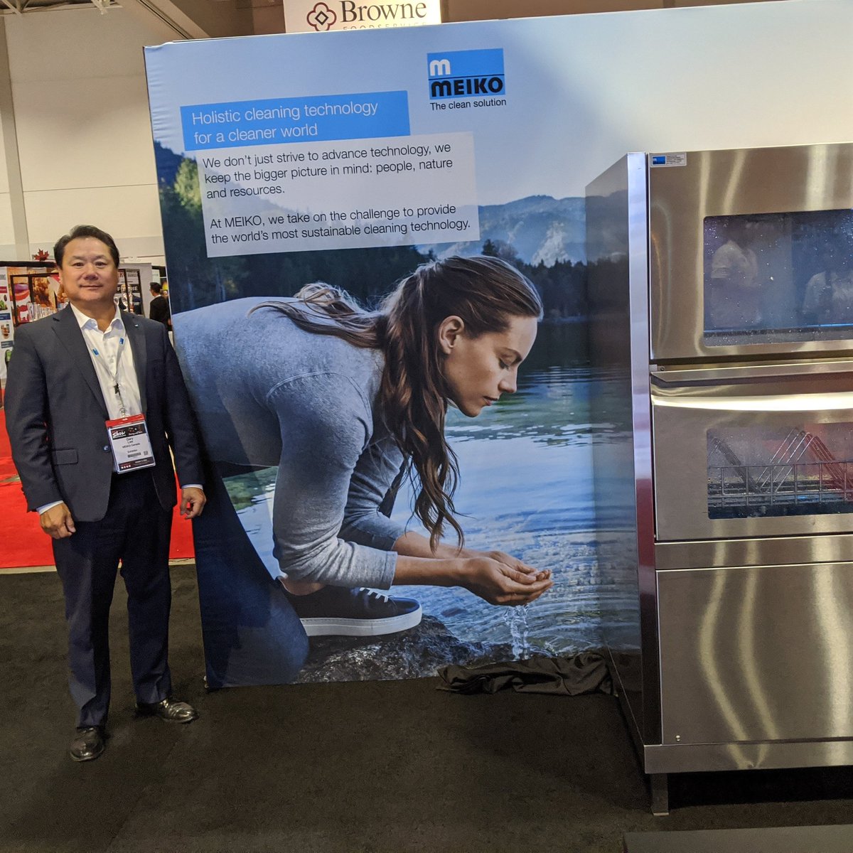 garywlee88's tweet photo. Holistic cleaning technology for a cleaner world #rcshow20 #foodservice #hospitality #dishwashers #glasswashers #cleaning #innovation #sustainability #technology #MEIKO #thecleansolution #toronto #canada🇨🇦 https://t.co/gd7EOwSPfH