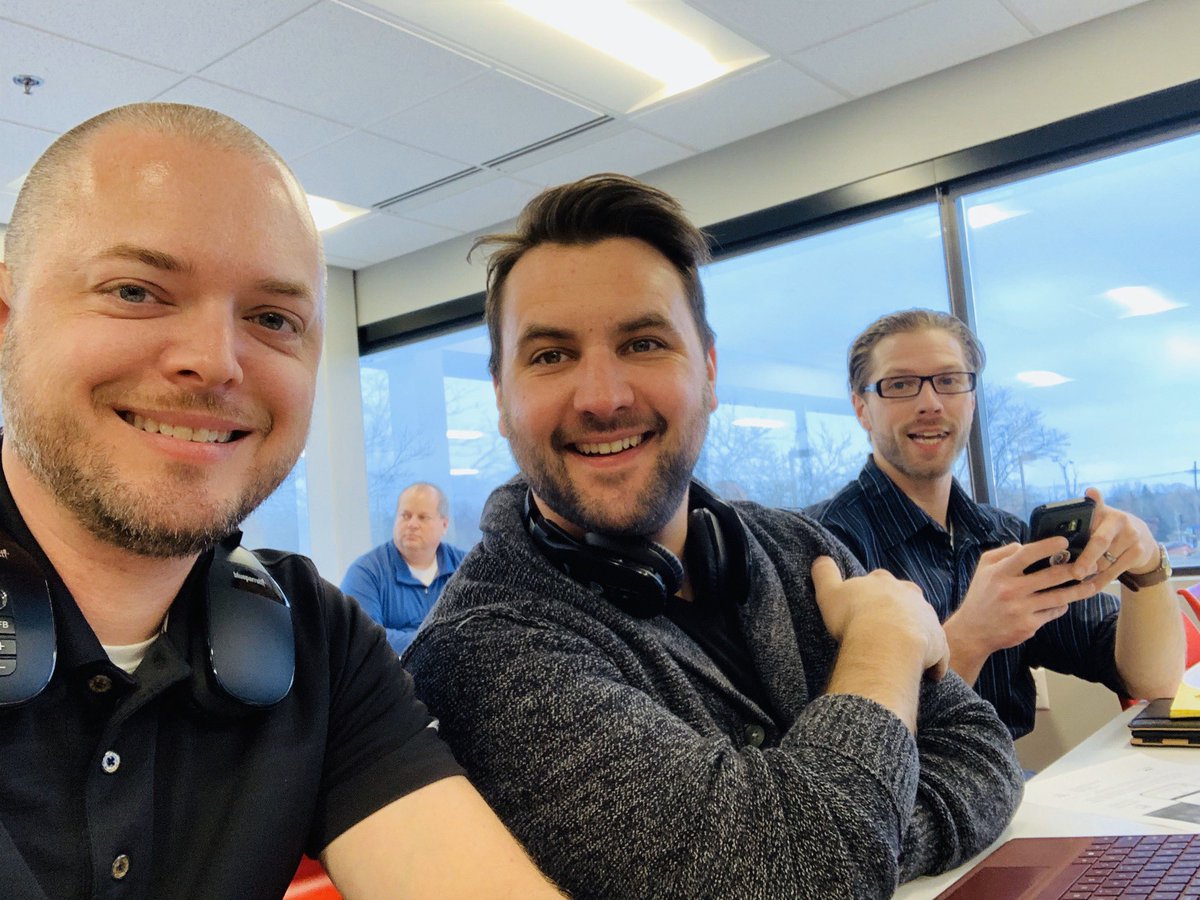 RelianceRET's tweet photo. Team Meeting Time π #getitsold #realestate #bestagentsever #truthinrealestate #reliancerealestateteam #rret #teamworkmakesthedreamwork #entrepreneur #motivation #hardestworkerintheroom #realtor #kellerwilliams #kw #reliancerealestateradio https://t.co/mVt2EA5jnp