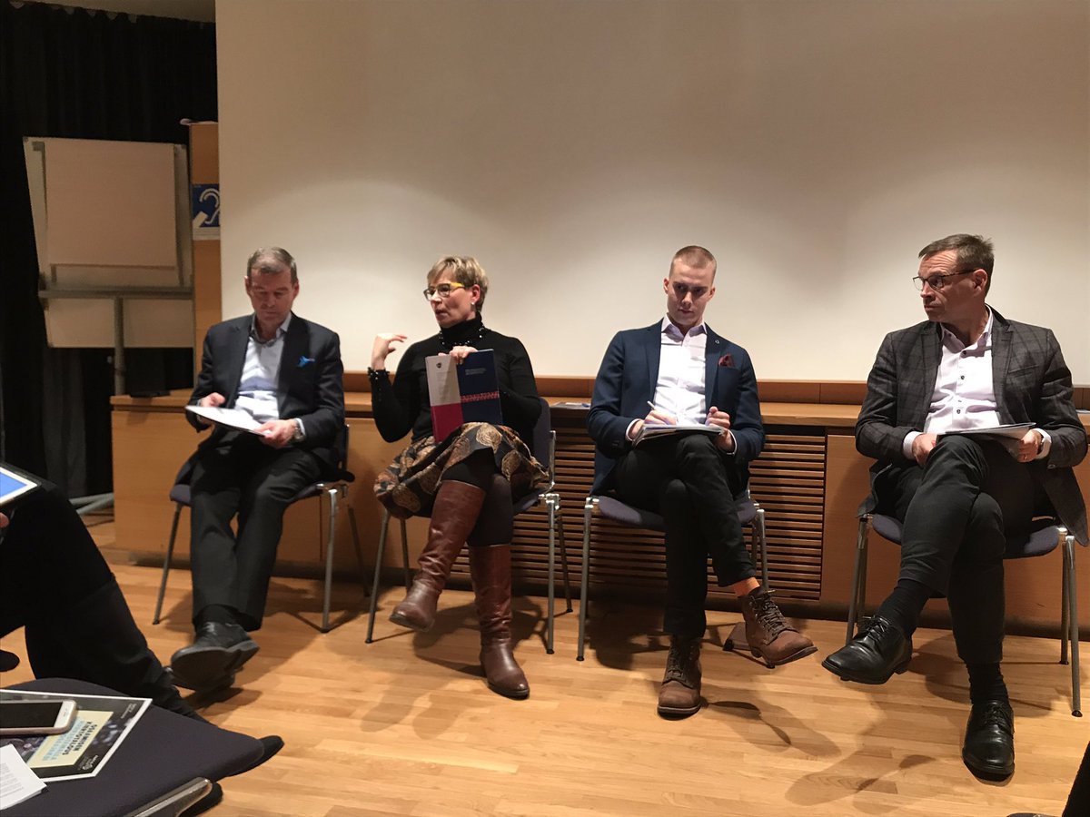NetCoconut's tweet photo. Hyvät alustukset, avointa keskustelua ja innostunutta tunnelmaa Eduskunnan kansalaisinfon tilaisuudessa jatkuvan oppimisen teemalla😊💪👍#osaamisenkiertotalous #jatkuvaoppiminen #partioscout #minedu @SiiriTuovila @sarisarkomaa @SariMultala @MilmaArola @HMisukka @timoheinonen https://t.co/Xs1ef5eslC