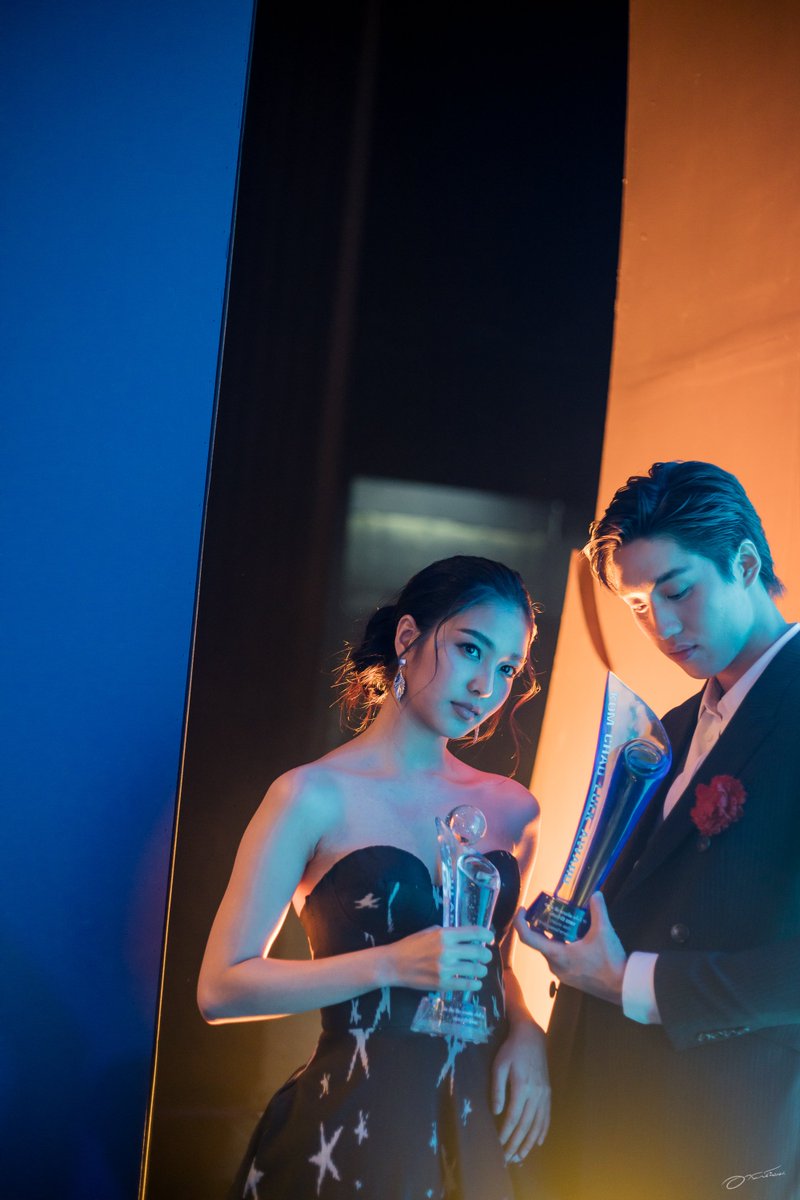 piiazzetta's tweet photo. ยินดีด้วยกะพี่ต่อ กะน้องเฟิร์น ด้วยยยยฮะ แอบไปแชะมานิดนึง #Komchadluekaward16 #thanapob_lee #fernynop #หัวใจศิลา #อารมณ์นิยม https://t.co/5tE0kbRz6B