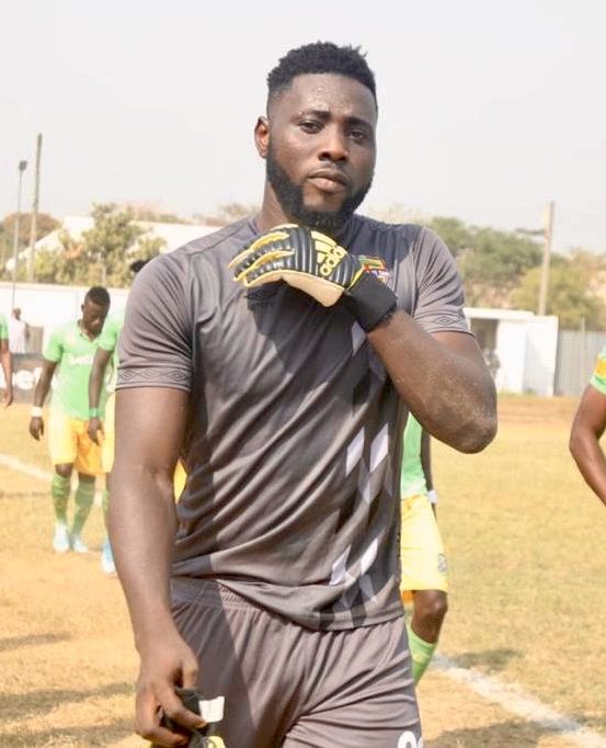 HeartsOfOakGH's tweet photo. 📸 | Everyone at @HeartsOfOakGH is delighted for our first choice goalkeeper Richard Attah on his maiden call-up to the Ghana national team, the Black Stars ahead of the 2021 AFCON qualifiers with Sudan.

🔴💛🔵
#AHOSC https://t.co/FmstgSLmEM