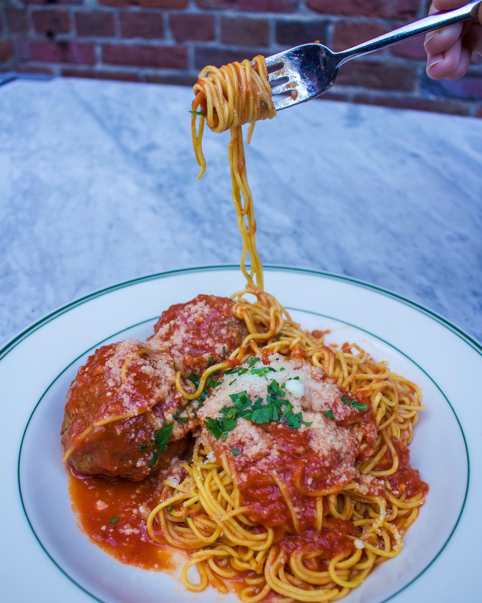 Rainy days call for a big bowl of Spaghetti and Meatballs from #ItalianDisco🍝