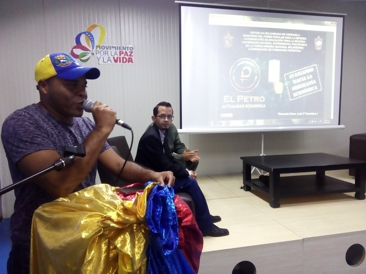 GCPRENSAOCUMARE's tweet photo. #Entérate Desde los espacios del Gimnasio Vertical de las gran bases de paz y vida se realizó con exito la conferencia “Actualidad Económica del Petro” a cargo del economista Luis Fernando Guanipa, coordinador nacional de formación Patriótica para la comunidad Unefista @unefa_ve https://t.co/SqeXNnhLlV
