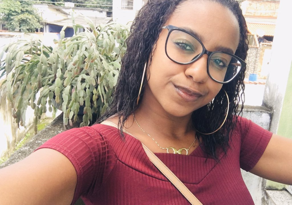 ThaliaLyra7's tweet photo. Vamos trabalhar, né 
Não tenho escolha kk🤷🏾‍♀️ 💊💉 https://t.co/Mxtq6u8C89