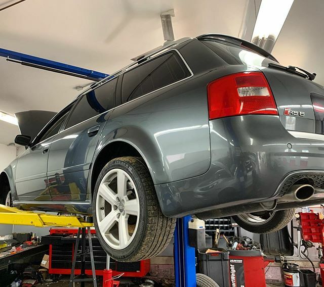 CovMotorcar's tweet photo. Just your typical RS6 avant in for a steering rack and control arms... wait a minute... that’s not typical in this country!  #coventrymotorcar #cmc #cmcservice #audi #rs6 #rs6avant #avant #rack #controlarms https://t.co/D3Vn3JNUlp