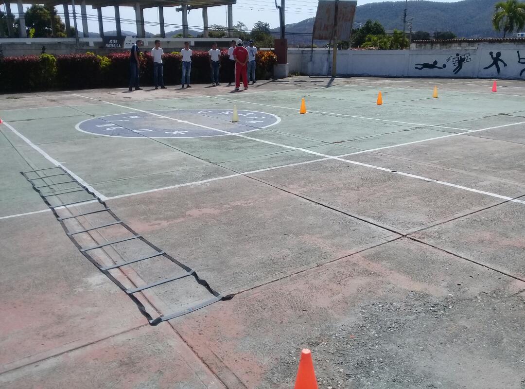 UNEFAextension1's tweet photo. Entrenamientos deportivos para selecciones de nuestra casa de estudios...
@unefa_ve @Unefa_Yaracuy @UNEFA_VASyPC @VDIUNEFA1 https://t.co/fqQd0pXIjQ