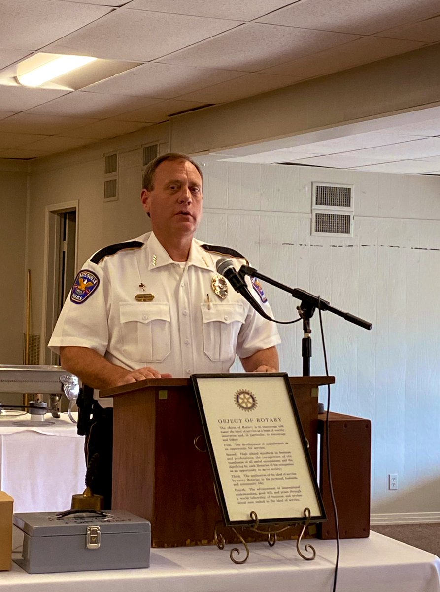Thanks for Chief Jimmy McCloud and Captain Robert Ales from the <a href="/BatesvilleP/">Batesville Police Dept</a> for joining us at Rotary today!! We appreciate all the great things you’re doing in our community! #rotary #batesvillemspolice