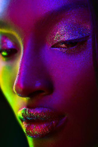 Toronto-based photographer, Matthew Guido, mesmerizes viewers with this other-worldly glitter-filled series. bit.ly/2TffRxn