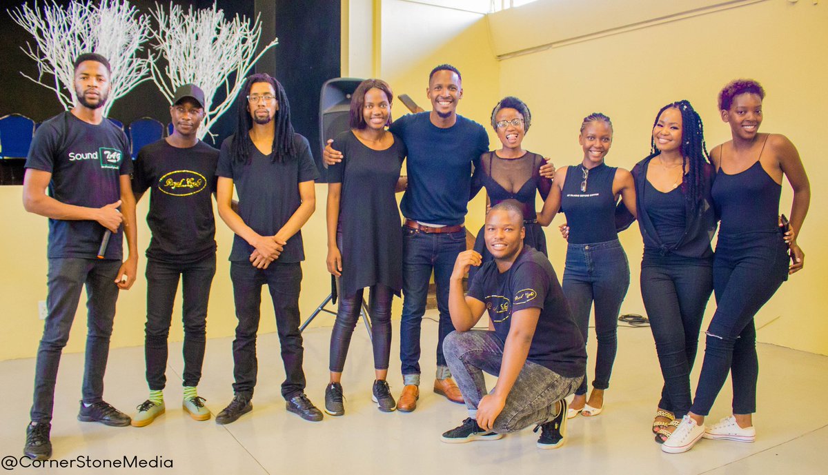 collabgensa's tweet photo. Team Collab Generation 💡

Mpumalanga's emerging creative hub that aims to collaborate to bring about innovation &amp; information within the creative &amp; entrepreneurial space.

#MpumalangaEntertainmentTakeOver2020 https://t.co/YmvFU2Tx30