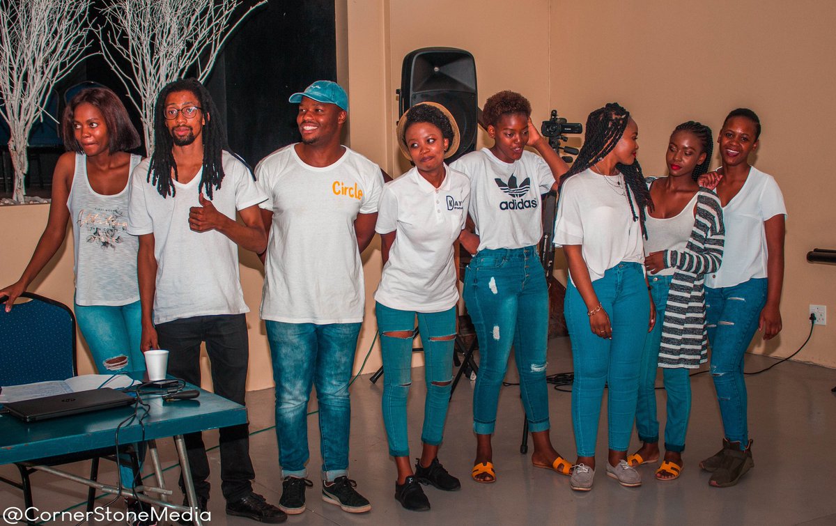 collabgensa's tweet photo. Team Collab Generation 💡

Mpumalanga's emerging creative hub that aims to collaborate to bring about innovation &amp; information within the creative &amp; entrepreneurial space.

#MpumalangaEntertainmentTakeOver2020 https://t.co/YmvFU2Tx30