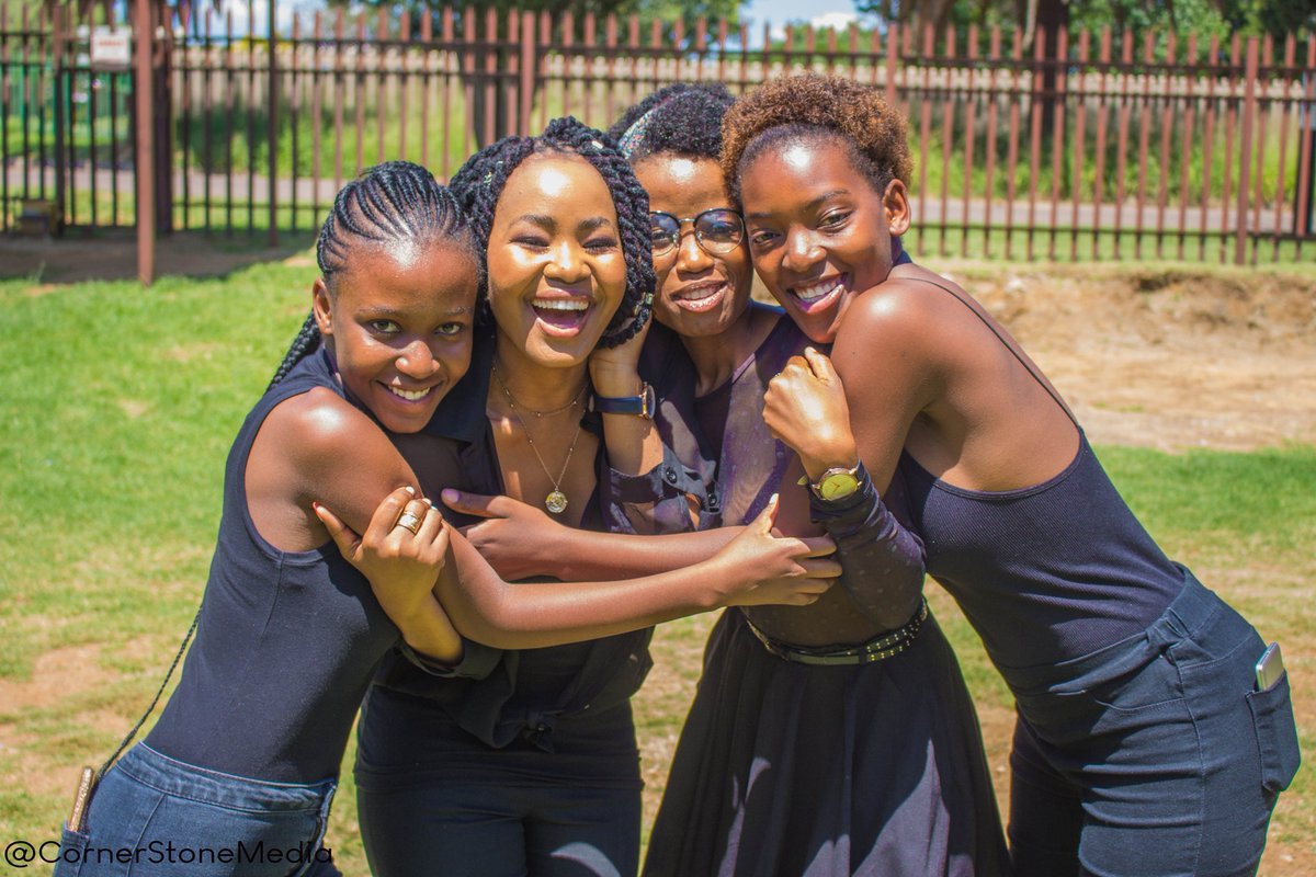 collabgensa's tweet photo. Team Collab Generation 💡

Mpumalanga's emerging creative hub that aims to collaborate to bring about innovation &amp; information within the creative &amp; entrepreneurial space.

#MpumalangaEntertainmentTakeOver2020 https://t.co/YmvFU2Tx30