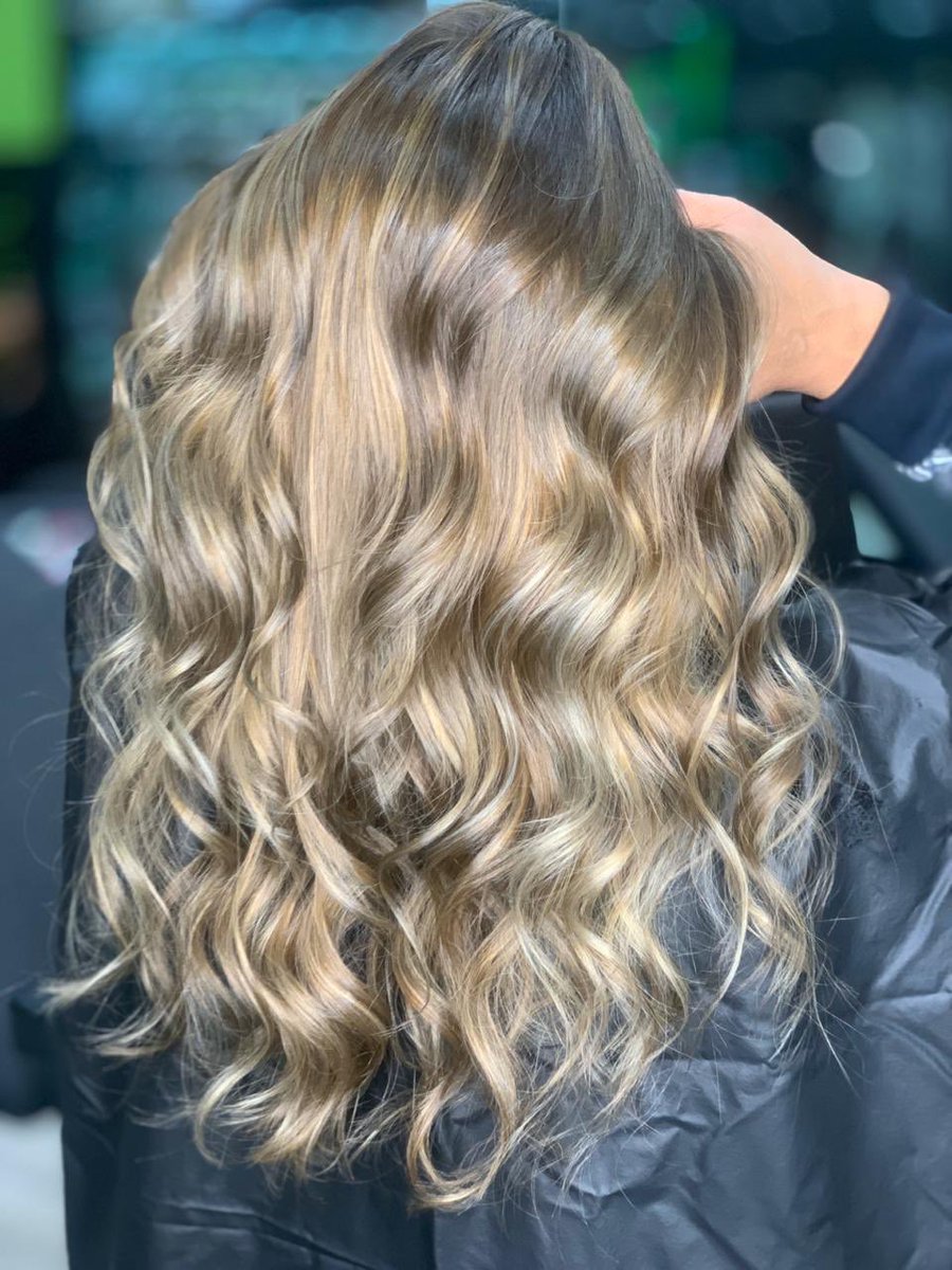 Beiabeauty's tweet photo. Con resultados así imposible no enamorarse🥰 —— El #CambiodeLook que tanto deseas🤩 No lo pienses tanto, anímate y ven a #BeiaExpress 💚💚💚💚 Desliza para el antes👉🏼👉🏼👉🏼
-
By: @hairbydulcep
-
#balayage #blondbalayage #beiaexpress® #beia® https://t.co/izbdVmxXis