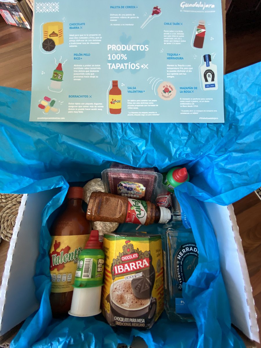 Me acaban de enviar este kit “Guadalover” con productos 100% tapatíos.

Ahora resulta que el Pelón Pelo Rico y la Valentina son de Guadalajara.

BAIA BAIA 

Diario se aprende algo nuevo 😜